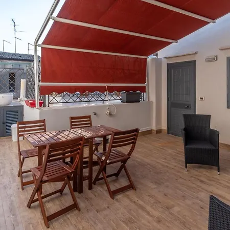 Mansarda Diaz Con Terrazza A 10 Min Da Ortigia 아파트 시라쿠사